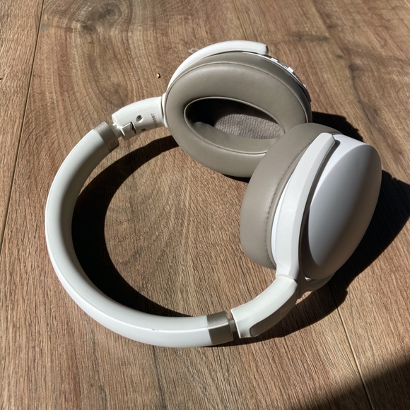 NWT Sennheiser HD 450BT Headphones | Wireless Bluetooth (BT) + Noise Cancelling - Picture 2 of 9